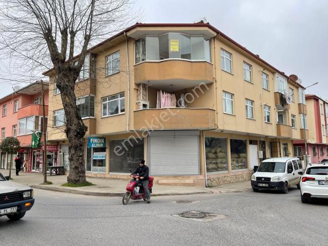 Karasu Merkezde Cadde Üzerinde Mutfak Ayrı 2+1 Daire