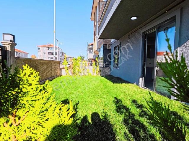 Karasu Merkezde Yerden Isıtmalı Bahçeli Ayrı Mutfaklı Lüks Daire