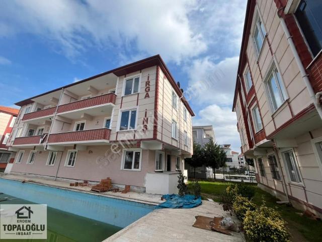 Karasu Sahilde Denize 200m Mesafede Havuzlu 2+1 Satılık Daire