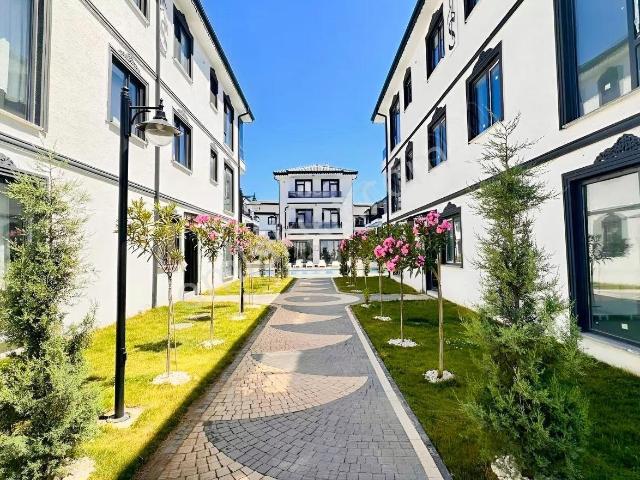 Karasu Yalı'da Sıfır, Havuzlu, Bahçeli 2+1 Yazlık Daire 85m²