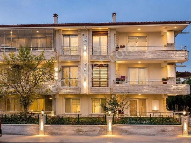 Karasu Yeni Mah.'de Cadde Üzeri | Marketlere Komşu Denize Çok Yakın 2+1 Yüksek Giriş Daire