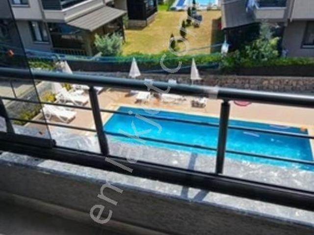 Karasuda Üniversiteye Yurtlara Yakın Sitede Kiralık Eşyalı Daire