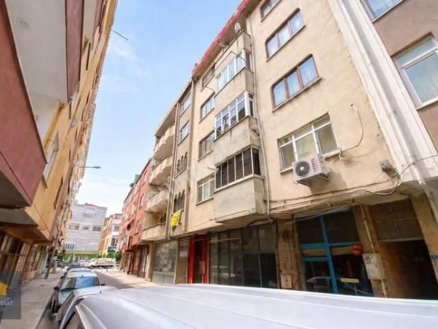 Karasu'da Çarşının Tam Merkezinde Cadde Üzeri 3+1 Daire