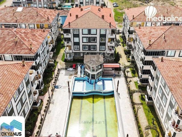Karasu'da Emsalsiz Havuzlu Sitede Ara Kat Denize 200 Metre
