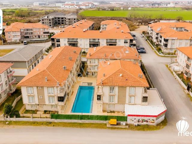 Karasu'da Havuzlu Sitede Eşyalı 1+1 Daire Fırsatı
