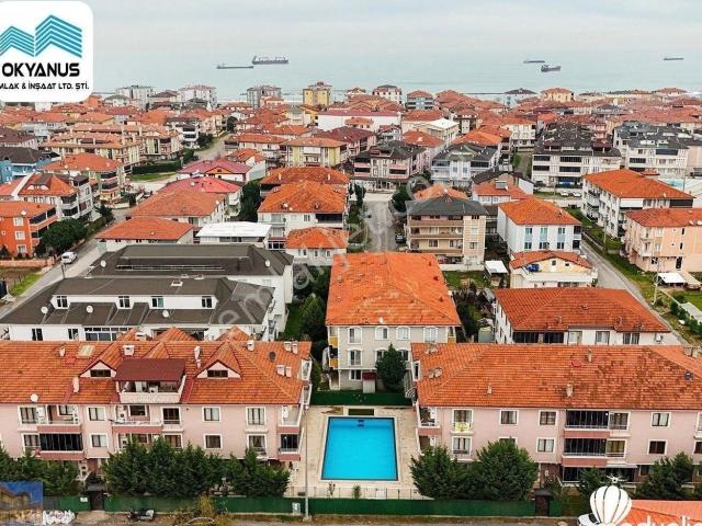 Karasu'da Plaja 300 Metrede Havuzlu Ara Kat 2+1 Daire