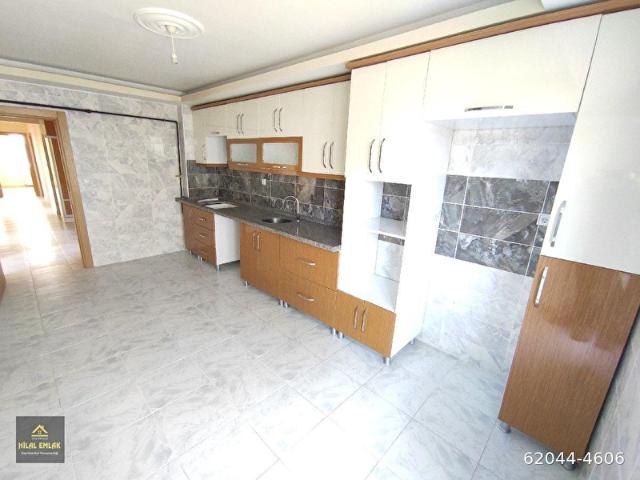 KARAPÜRÇEKTE SATILIK 4+1 ÇİFT BANYO KİLER EYÜP CAMİ YAKINI