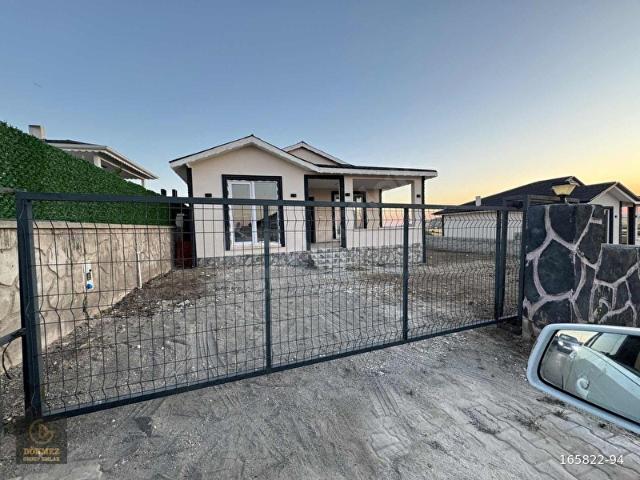 Karapürçekte Site İçerisinde 2+1 Ultra Lüks Müstakil Villa