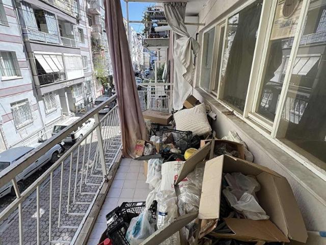 Karataş Barbaros Mah.'de Satılık 3+1 D.gazlı Klasik Daire