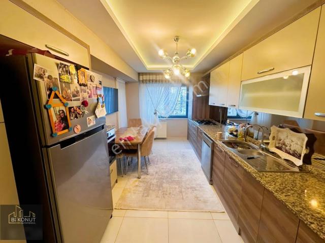 Karataş Merkezde Sait Bulut Towers'ta Arakat Satılık 3+1 Daire