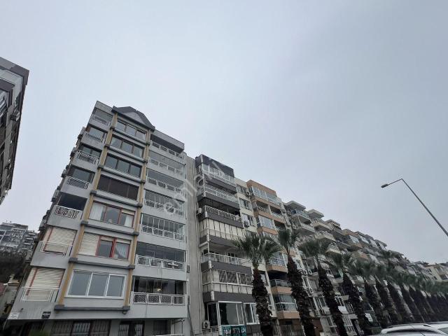 Karataş'ta Çift Cepheli Satılık Köşe Yalı Dairesi