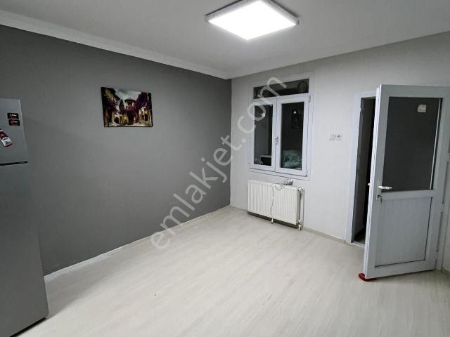 Karataş’ta Yenilenmiş, Kullanışlı Ve Özel Girişli 2+1 Fırsatı
