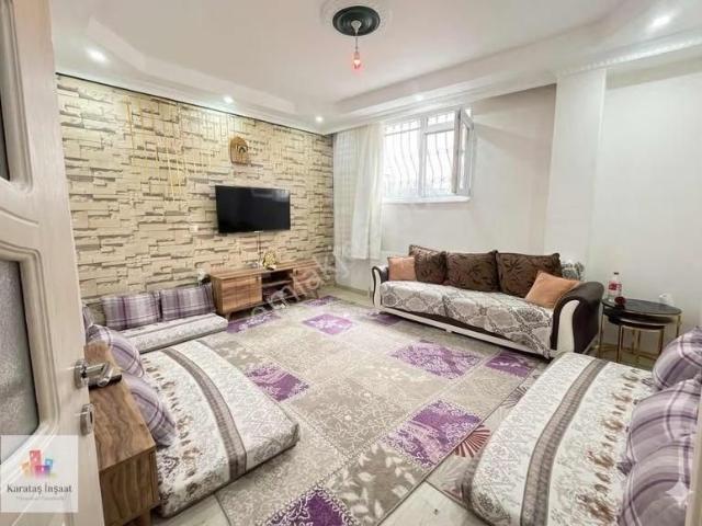 Karataş'tan Meydan'da Ön Cephe Geniş Mutfak 2+1 80 M² Bahçe Kat