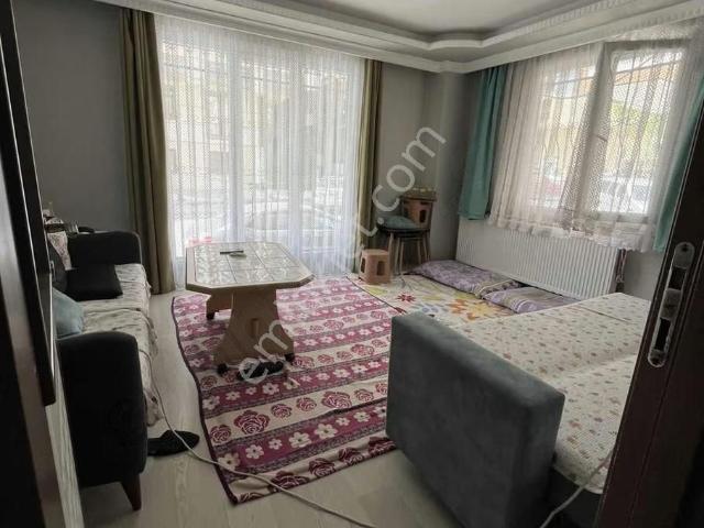 Karataş'tan Meydan'da Köşe Bina 2+1 Ön Cephe Yüksek Giriş Kat