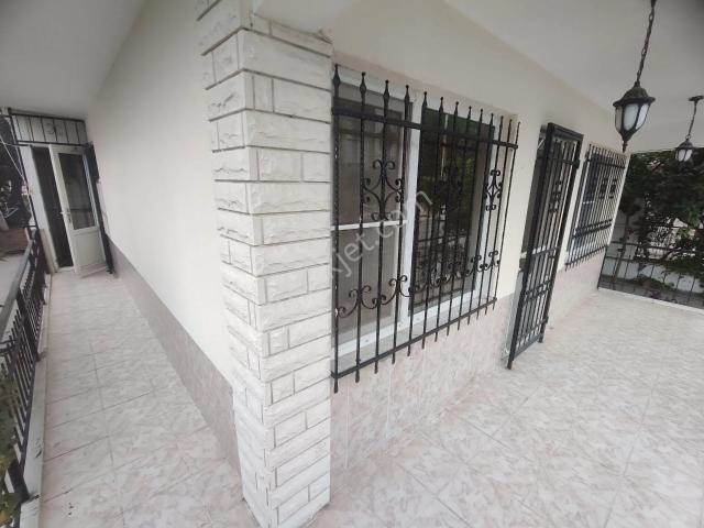 Kardeşten Kiralık Akçay Yenimahallede Müstakil Havasında Bahçe Katı Geniş 3+1 Daire