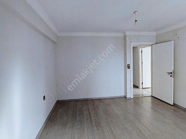Kardeş Emlak Dan İskanlı Bulvar Üstü 3+1 Kap. Mutf. Geniş Oturum