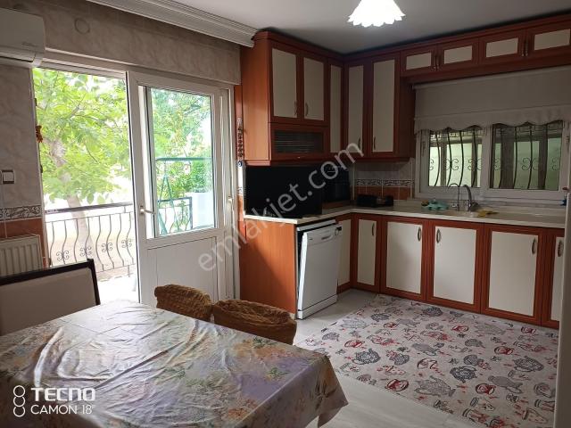Kardeşköy De Satılık Bahçeli Tripleks Villa 408 Metrekare