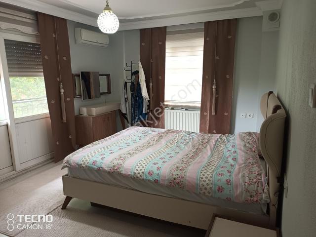 Kardeşköy De Satılık Bahçeli Tripleks Villa 408 Metrekare