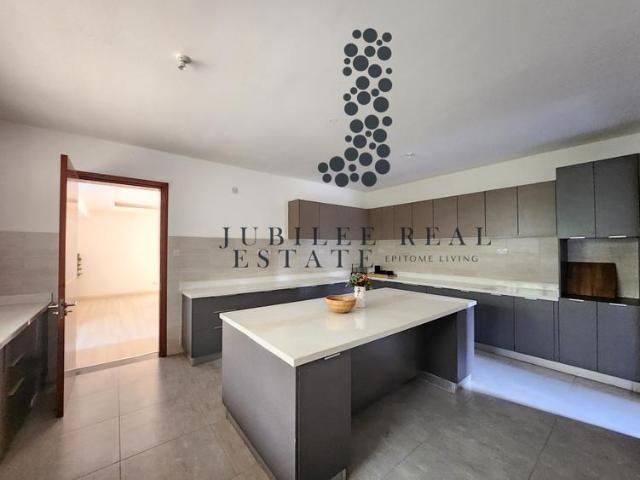 Karen: Lavish 5bedroom all ensuite townhouse for sale