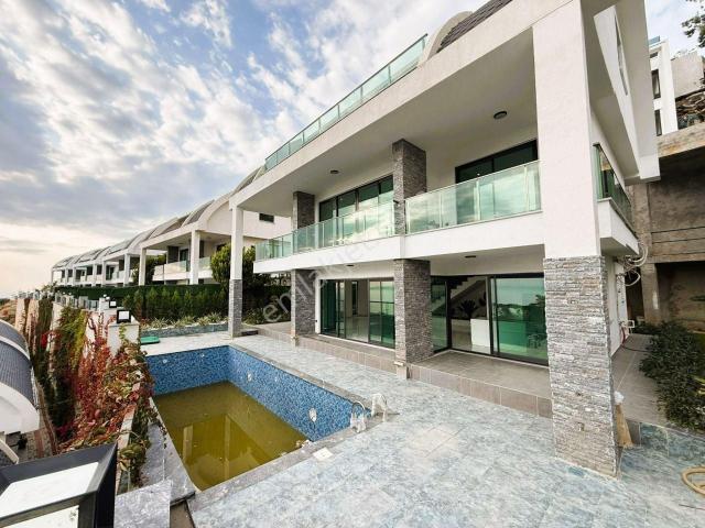Kargıcak’ta Özel Havuzlu | Tam Deniz Manzaralı 4+1 Lüks Villa