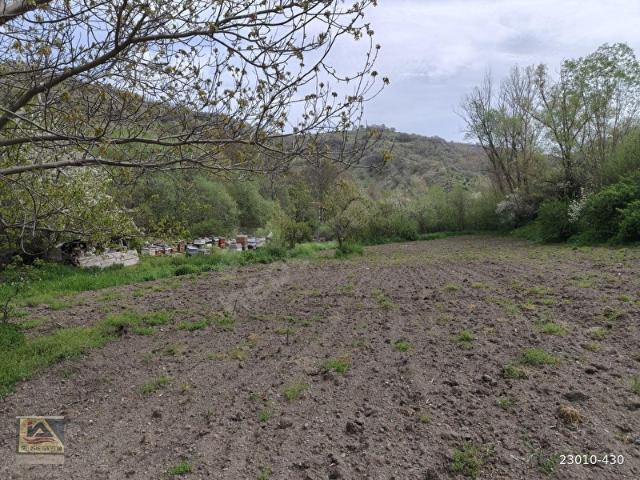 KARGALIDA 643M2 AKARSU VE YOL KENARI ELEKTRİK YANINDA TEKTAPU