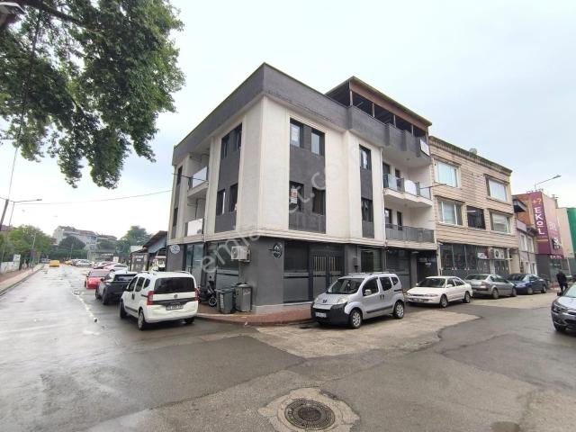 Kariyer'den Belediye Yakını Köşe Bina Arakat 115 M² Kiralık Ofis