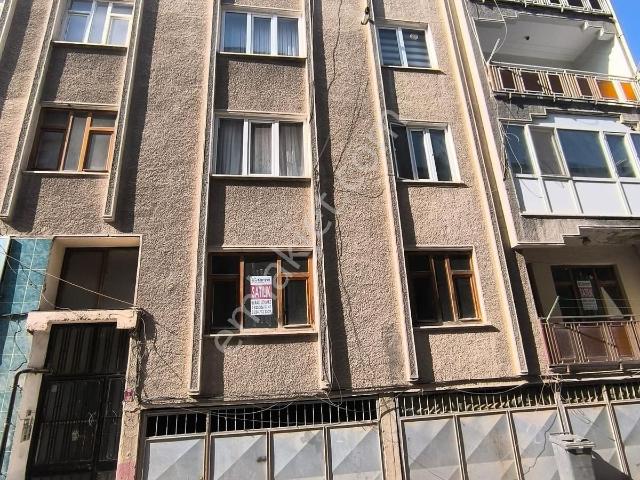 Kariyer'den İnegöl Merkez'de Arakat Satılık 3+1 Daire 118 M²