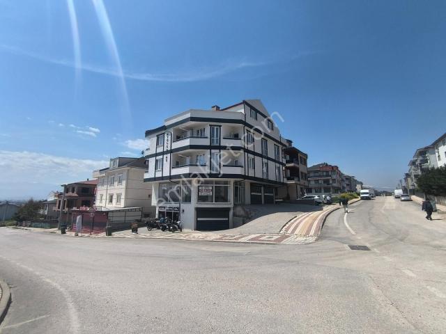 Kariyer'den Köşe Bina Çift Cephe 160m² Kiralık Dükkan