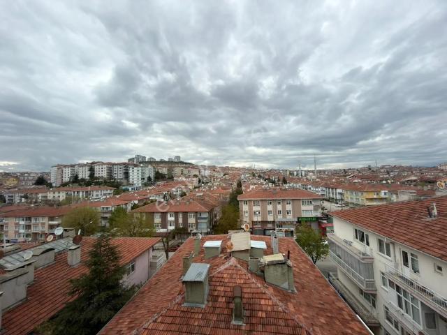 Kariyer'den Yunus Emre Cad. Parareli Katta Manzaralı 3+1 Daire
