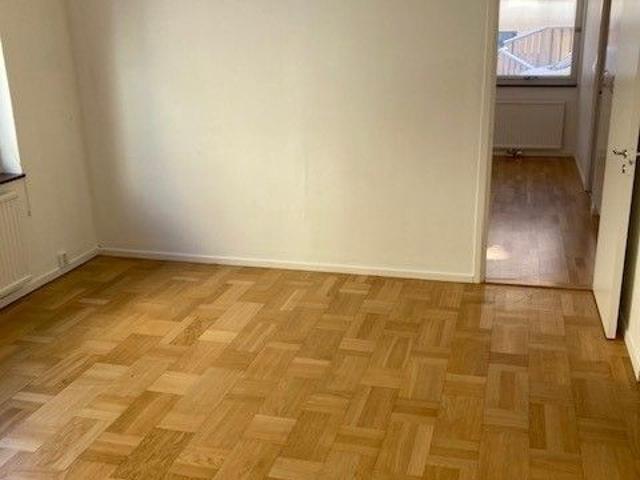 Karlagatan 12