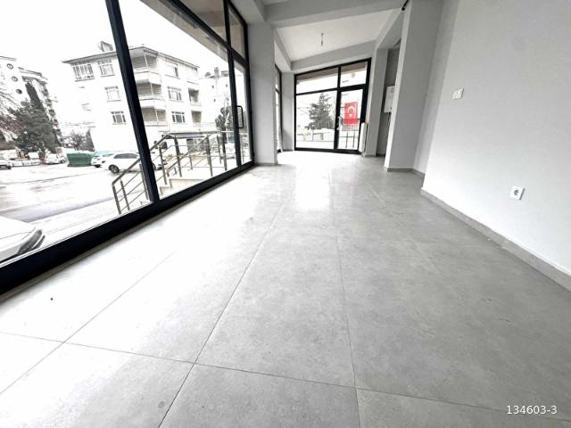 KARLIKTEPE'DE ANA CADDEDE*4 YOL AĞZINDA SATILIK VİTRİN DÜKKAN