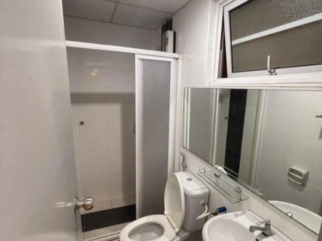 Karpal Singh Drive, Condo Master Room with Bathroom for Rent!
