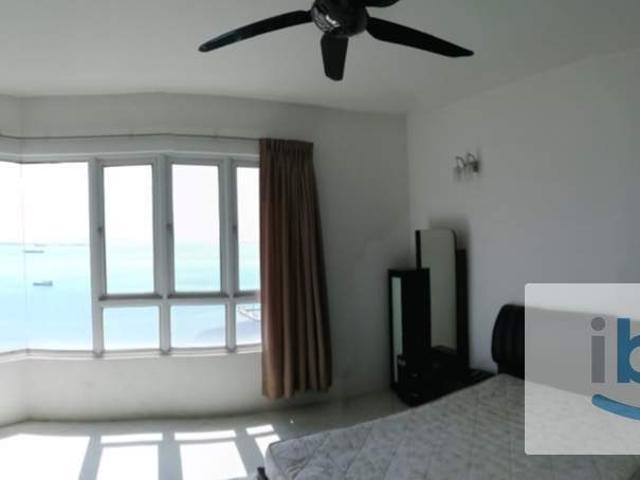 Karpal Singh Drive, Master Bedroom attached Bathroom for Rent!