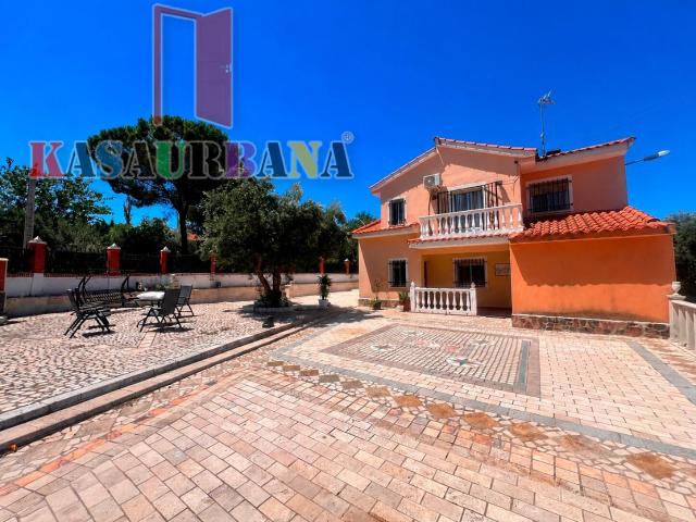 KASAURBANA ofrece en VENTA VILLA DE LUJO EN COLMENAR DE OREJA