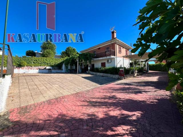 KASAURBANA ofrece en VENTA CASA EN COLMENAR DE OREJA