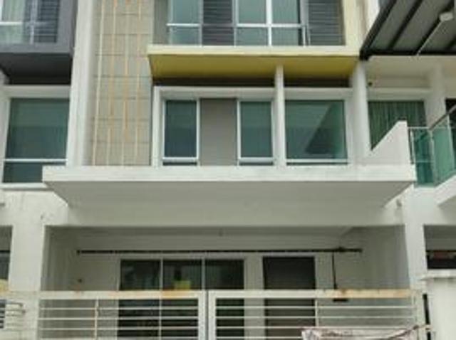 Kaseh height Jalan Semenyih Mewah 19 3sty terrace house 20x68 freehold