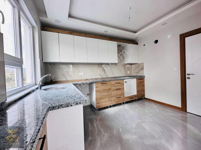 Katta Sıfır İskanlı Asansörlü Çift Balkonlu 2+1 105m2 Daire
