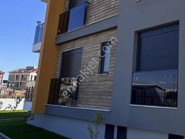 Kat Mülkiyetli | Krediye Uygun | Açık kapalı Otoparklı | Havuzlu