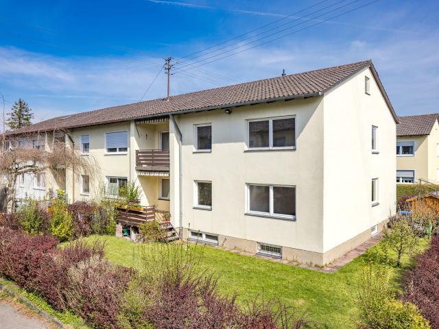 Käuferprovisionsfrei: Großzügig, mit sonnigem Südwest Garten. EG und OG Wohnung zu verkaufen