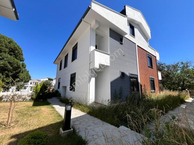 Kavuşturan Emlak'tan Güre'de Kiralık 3+1 Sıfır Dubleks Daire