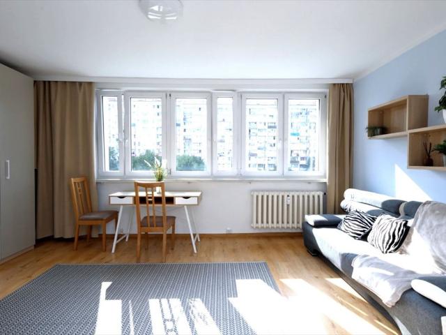 Kawalerka 26m² z meblami, parking, blisko metra