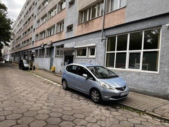 Na sprzedaż funkcjonalna kawalerka 27,9 m² z parkingiem w centrum Szczecina