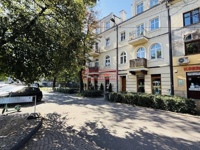 Kawalerka z balkonem, blisko uczelni, gotowa do zamieszkania