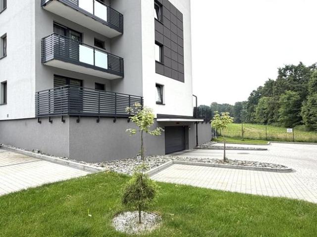 Kawalerka z dużym tarasem, komórką i m. parking