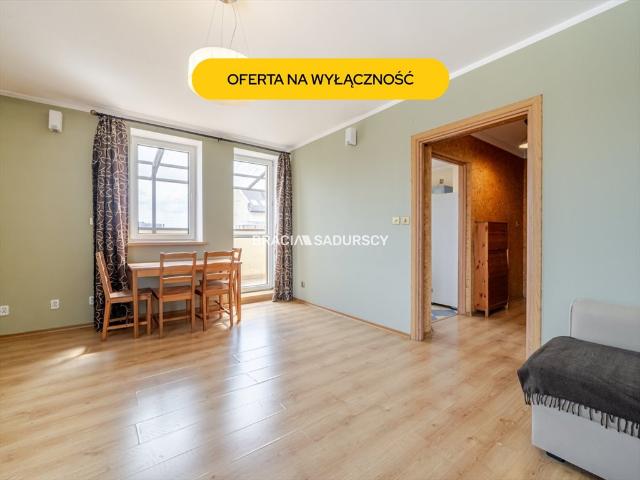 Kawalerka z dużym balkonem i świetną komunikacją