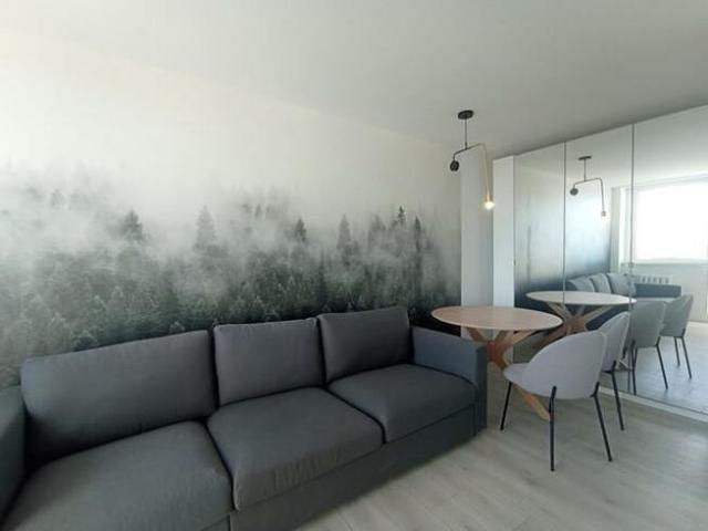 Kawalerka z osobną kuchnia,balkon,33 m², Wodospady