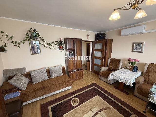 Kawalerka z potencjałem do odświeżenia, 37 m2, loggia