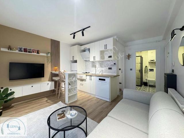 Kayışdağı Mh. Merkezde Modern Konsept Eşyalı Lüx Ara Kat 1+1