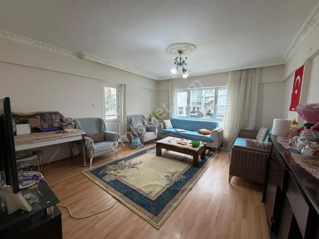 Kaya'dan Cadde Dibi 1.kat Çift Balkon Acil Satılık 3+1 Daire !