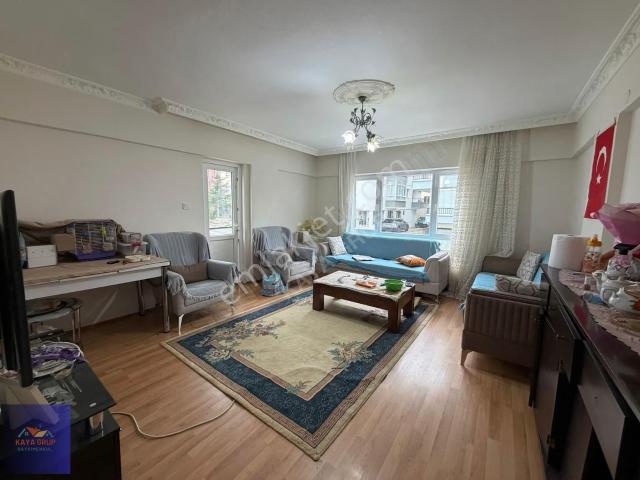 Kaya'dan Cadde Dibi 1.kat Çift Balkon Acil Satılık 3+1 Daire !